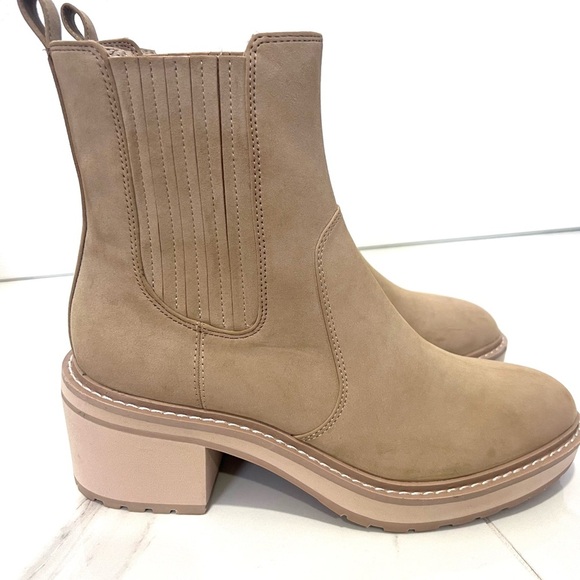 J. Crew Beige Ankle Boots Nubuck lug-sole heeled Chelsea booties 9.5 - Picture 6 of 9
